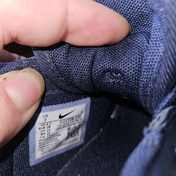 Nike Women's Sneakers in Navy and White - Picture 6 of 7